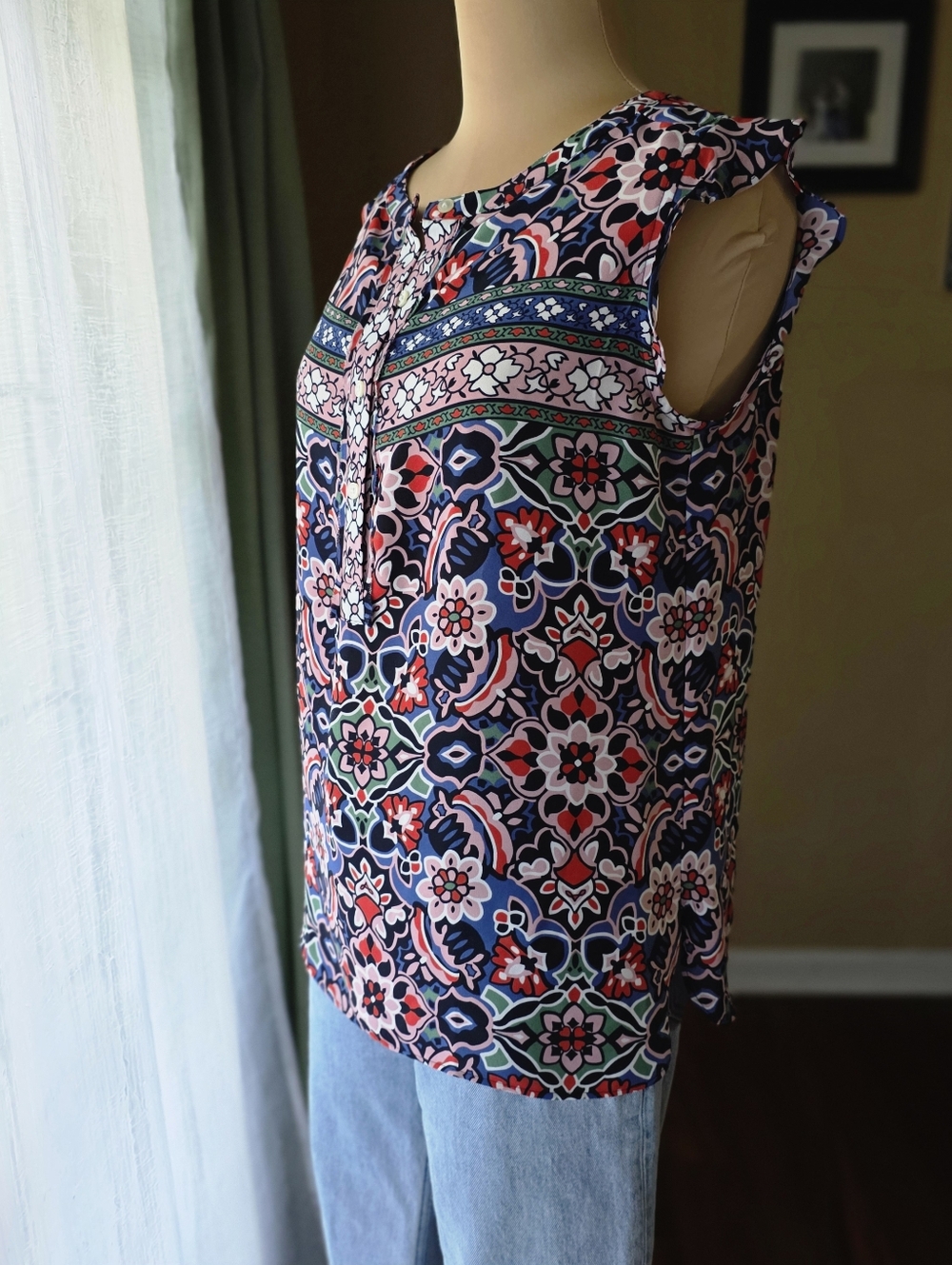Ann Taylor LOFT | Vibrant Boho Floral Sleeveless Blouse Size Small Lightweight - Picture 2 of 12